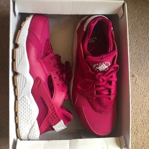 Women’s Pink Nike Sneakers Huarache Size 10